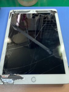 浦和区　iPad6ガラス割れ修理　スマホ修理屋フレンドイオン北浦和店