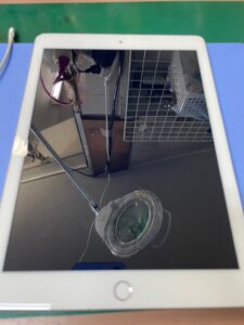 iPad6ガラス割れ修理　スマホ修理屋フレンドイオン北浦和店　浦和区